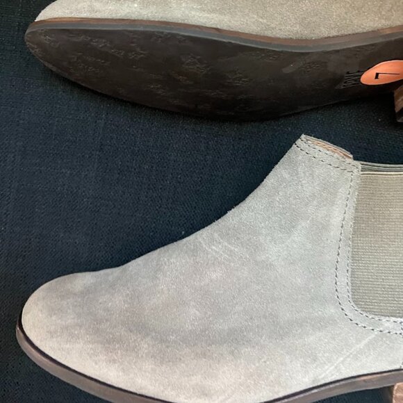 Frye Tan Chelsea Suede Boot Slip On Ankle Bootie Size 7 - Picture 3 of 14